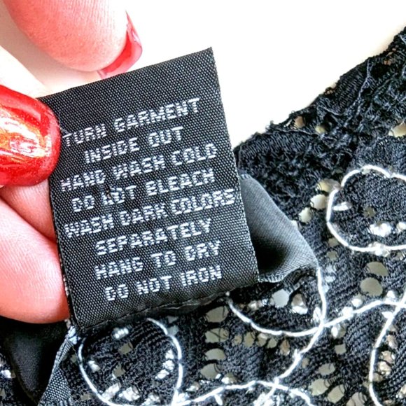 Objects D'Art Shell Top Woman Size 1X Black Lace Semi Sheer White Embroidery - Picture 3 of 4